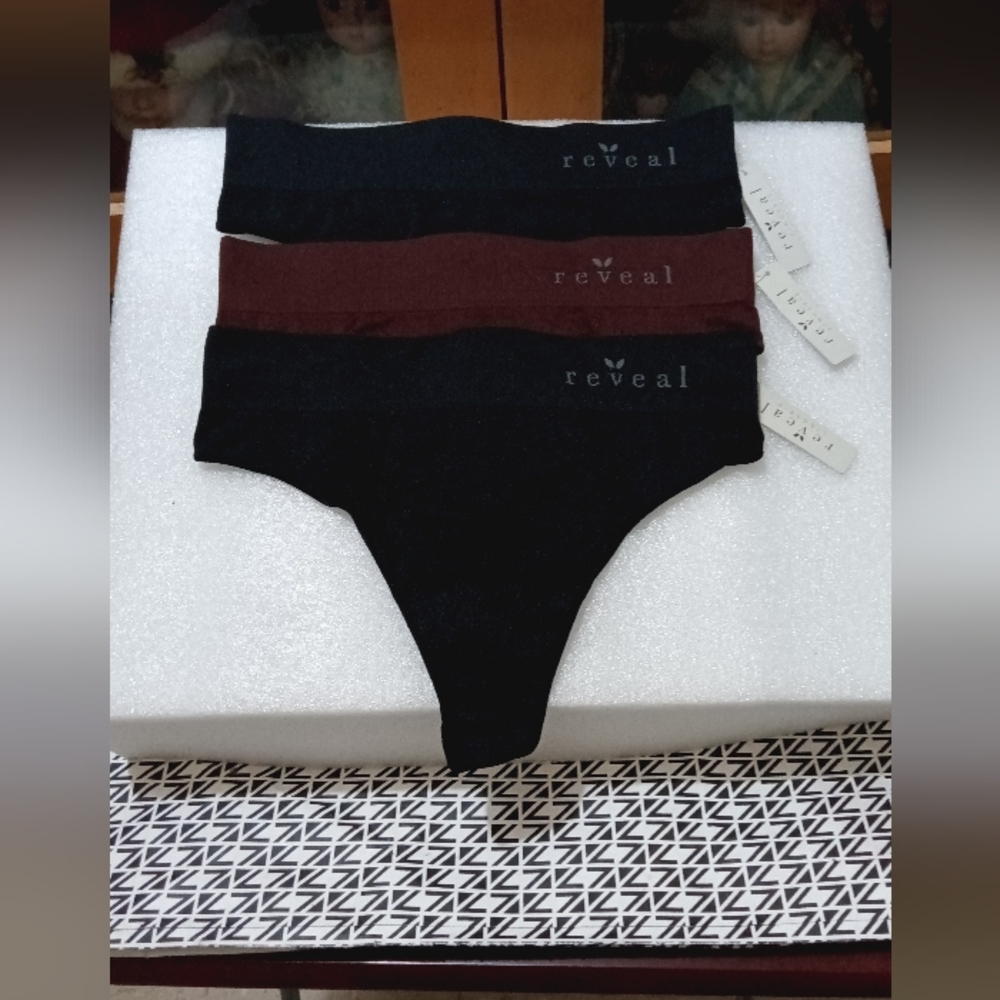 Reveal Black and Brown Thong Set Of 3